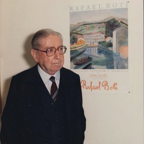 Rafael Botí en Tabacalera ante un cartel de la exposición que celebró en el Patio de la Cultura de dicha entidad. Madrid, 1989.