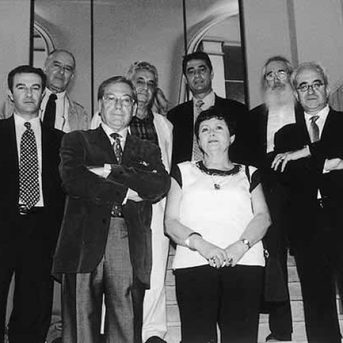 J. Guirao, J. Vaquero, J. L. Galicia, M. González, G. Merino, E. Capa y J. Marín Medina con el hijo del pintor en la presentación de la Fundación Botí en 1999.