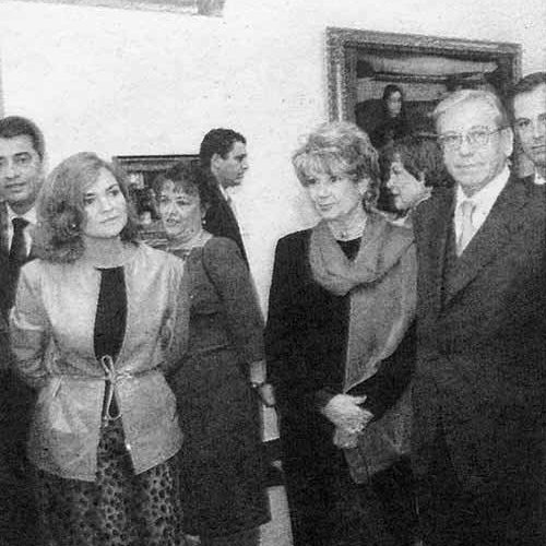 M. González, C. Calvo, R. Valenzuela y J. Huertas con el hijo del pintor y su esposa en la inauguración de la exposición Botí y sus maestros, Córdoba. 2000.