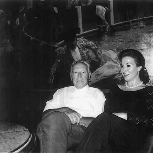 Mercedes Valverde con su padre, el investigador de arte José Valverde Madrid, en su domicilio cordobés en 2000.
